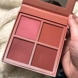Anastasia Beverly Hills Radiant Blush Kit